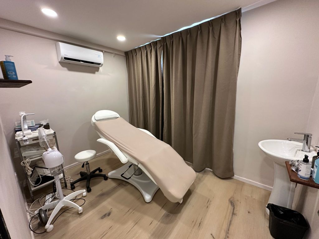 Facial treatment room
